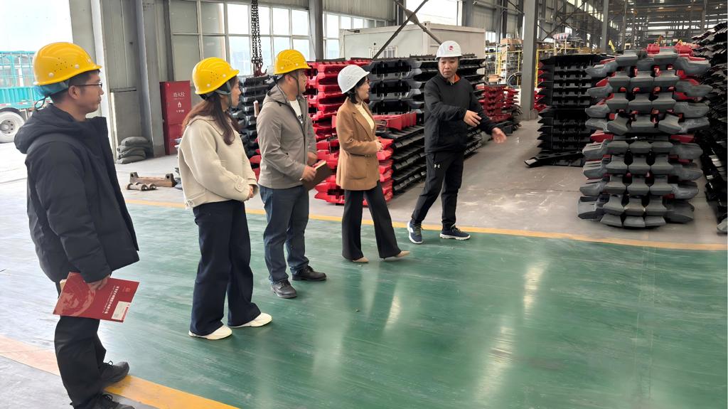 车间调研.jpg 车间调研.jpg